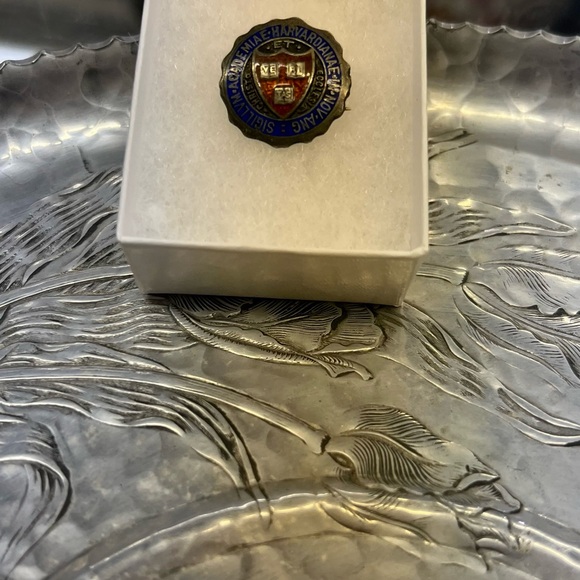 HARVARD UNIVERSITY ENAMEL - Picture 3 of 6